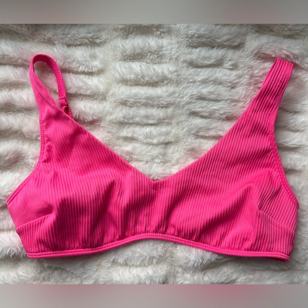 NWOT Hollister Pink Ribbed Bikini Top Swimwear